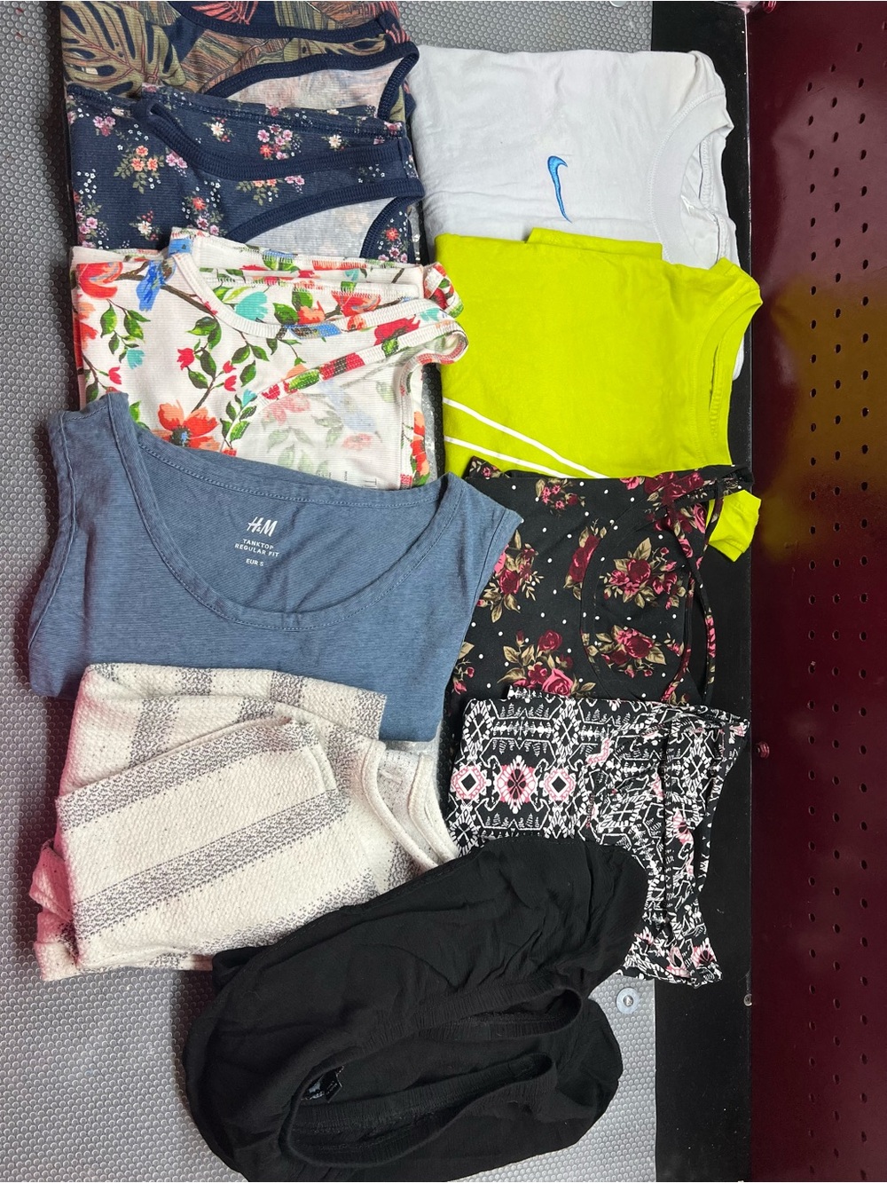 Bundle of 11 T-shirts and blouses – Size S